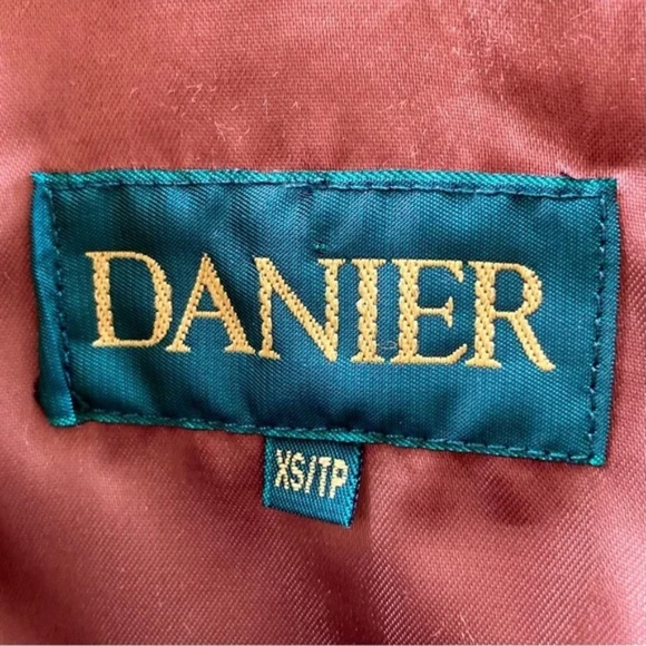 Danier genuine leather leopard print jacket. 🤎 - Picture 5 of 8